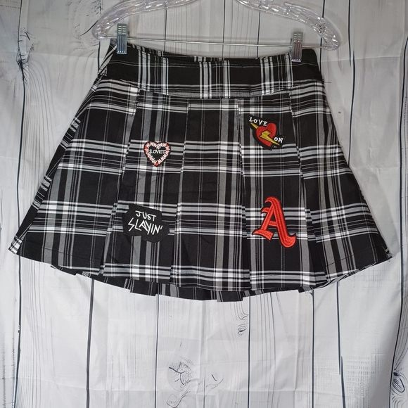 No Boundaries Plaid Black With Patch School Girl Goth 90's Skirt - Picture 1 of 13